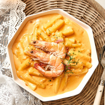 떠뽀퀸 즉석조리 캠핑 밀키트 로제떡볶이 2인